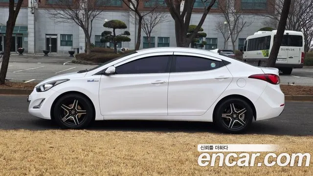 Hyundai AVANTE 2015 — фото 8