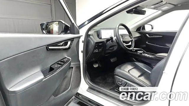 Kia EV6 2022 — фото 11
