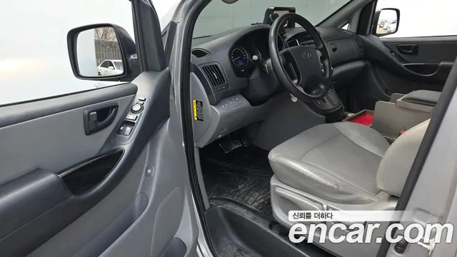 Hyundai Starex 2019 — фото 10