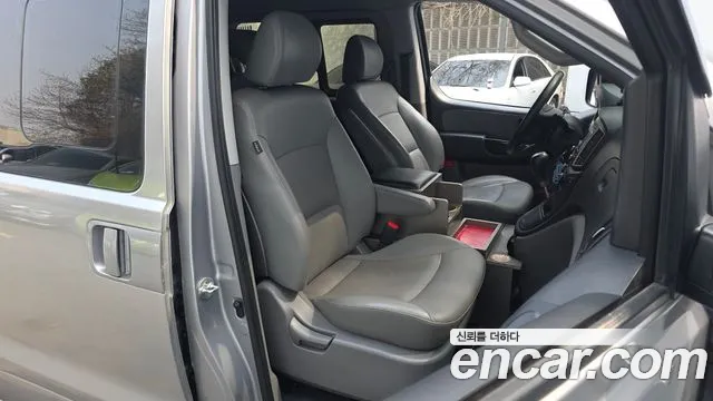 Hyundai Starex 2019 — фото 12