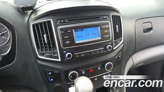 Hyundai Starex 2019 — фото 16