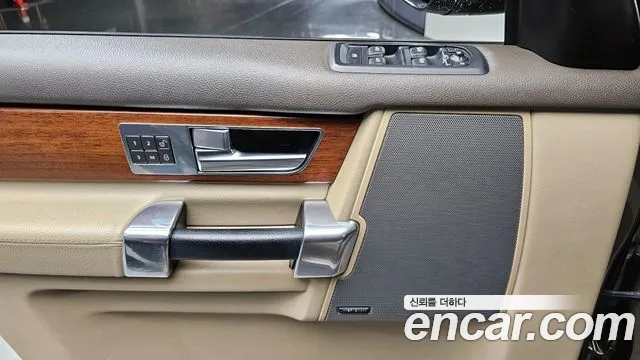 Land Rover Discovery 2016 — фото 14
