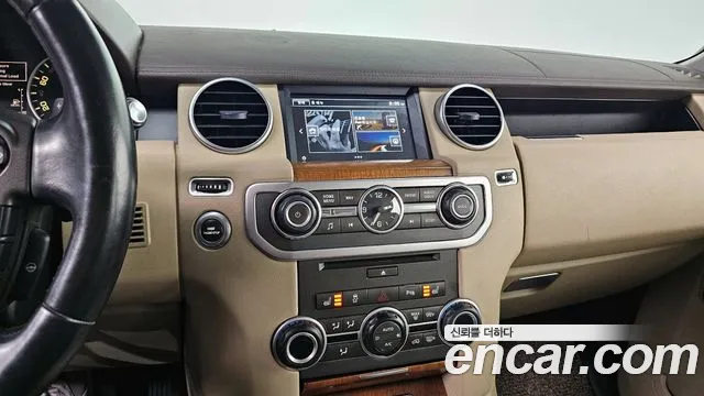 Land Rover Discovery 2016 — фото 17