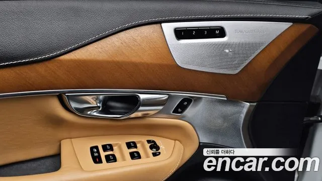 Volvo XC90 2019 — фото 16