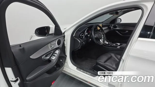 Mercedes-Benz C-Class 2017 — фото 11