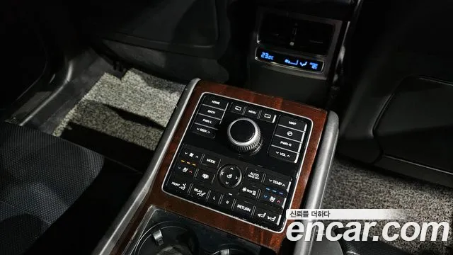 Hyundai Equus 2015 — фото 19
