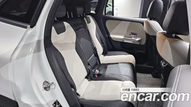 Mercedes-Benz GLA-Class 2023 — фото 12