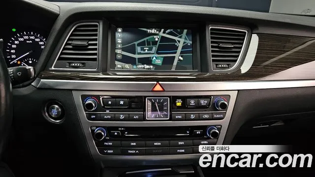 Genesis G80 2017 — фото 15