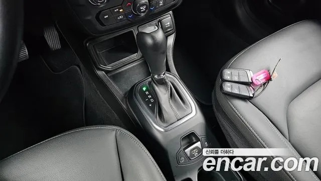 Jeep Renegade 2023 — фото 9
