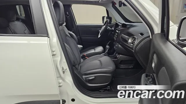 Jeep Renegade 2023 — фото 11
