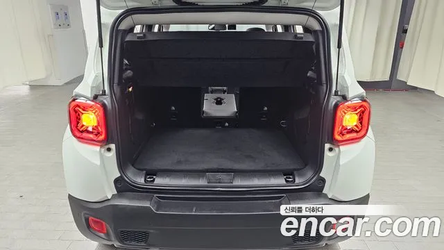 Jeep Renegade 2023 — фото 20