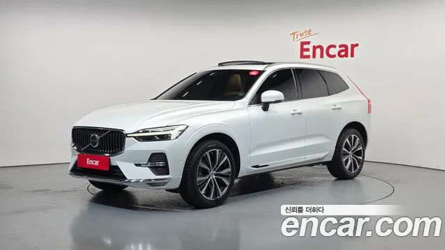 Volvo XC60 2022 — фото 1