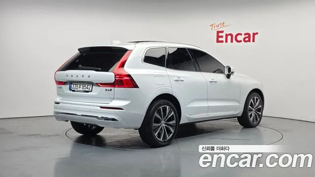 Volvo XC60 2022 — фото 2