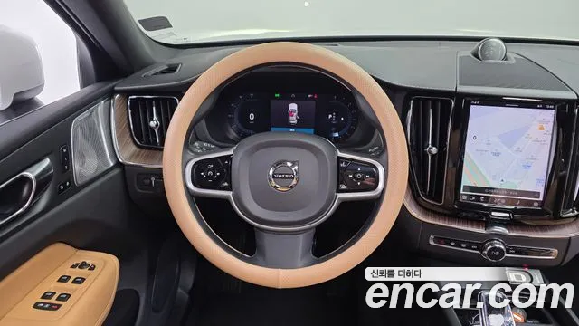 Volvo XC60 2022 — фото 13