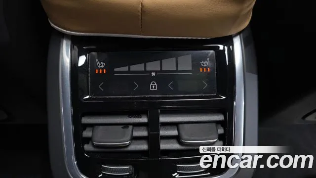 Volvo XC60 2022 — фото 19