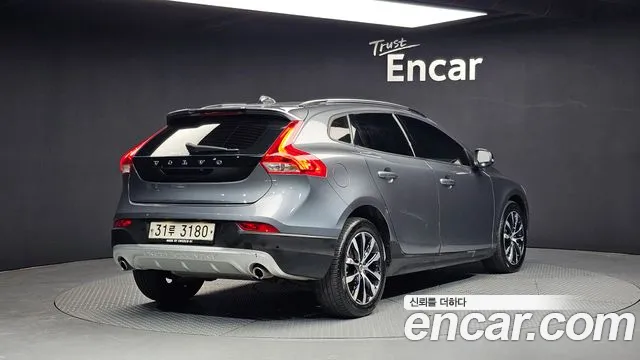 Volvo V40 2019 — фото 2