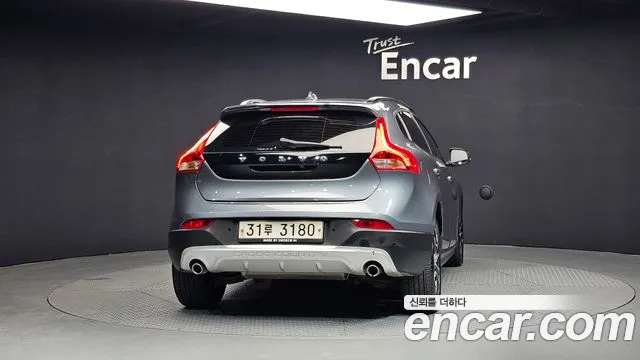 Volvo V40 2019 — фото 4