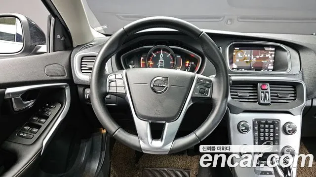 Volvo V40 2019 — фото 13