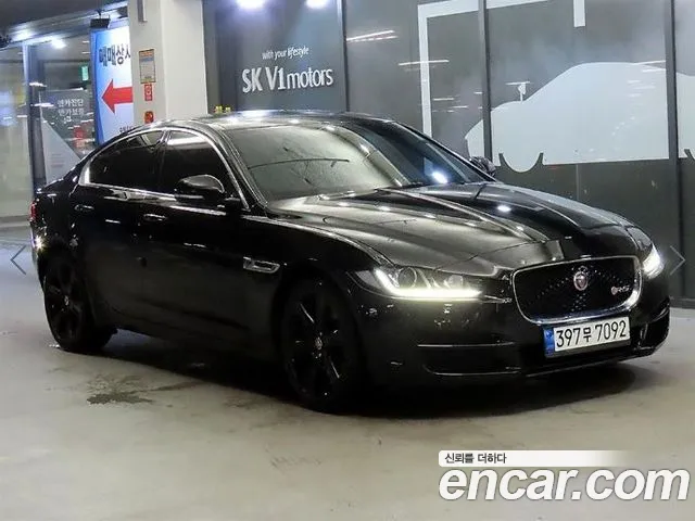 Jaguar XE 2016 — фото 1