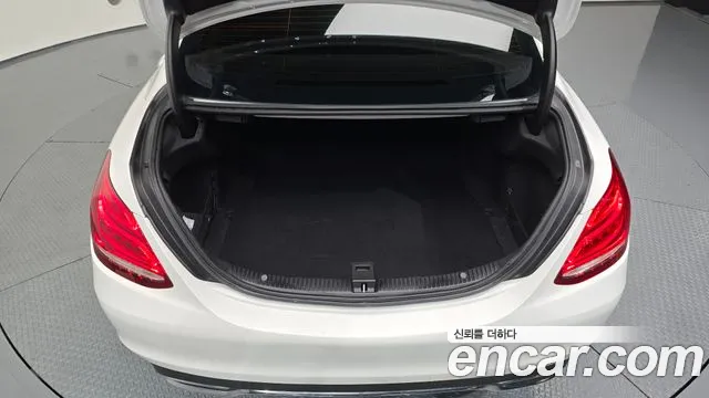 Mercedes-Benz C-Class 2017 — фото 19