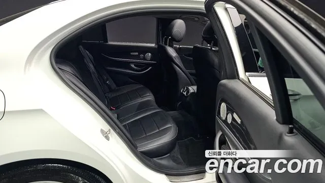 Mercedes-Benz E-Class 2018 — фото 11