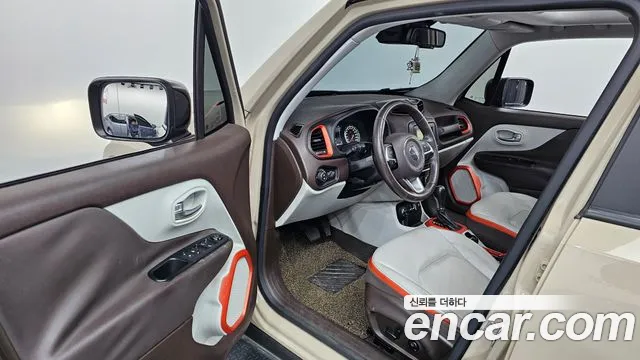 Jeep Renegade 2016 — фото 10
