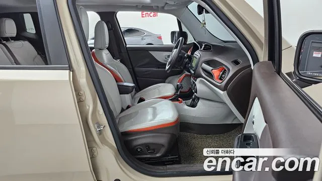 Jeep Renegade 2016 — фото 11