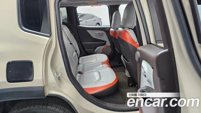 Jeep Renegade 2016 — фото 12