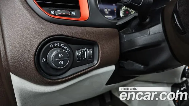 Jeep Renegade 2016 — фото 14