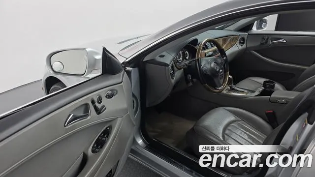 Mercedes-Benz CLS-Class 2010 — фото 12