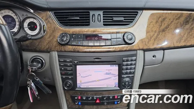 Mercedes-Benz CLS-Class 2010 — фото 15