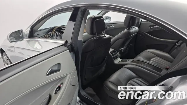 Mercedes-Benz CLS-Class 2010 — фото 17