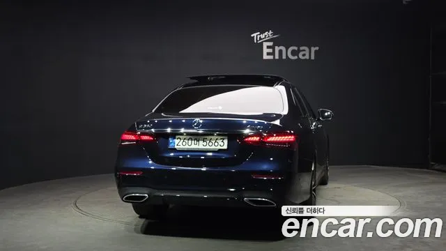 Mercedes-Benz E-Class 2023 — фото 4