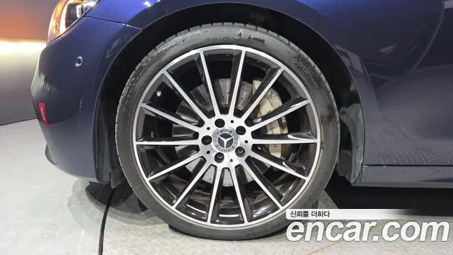 Mercedes-Benz E-Class 2023 — фото 5