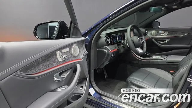 Mercedes-Benz E-Class 2023 — фото 10