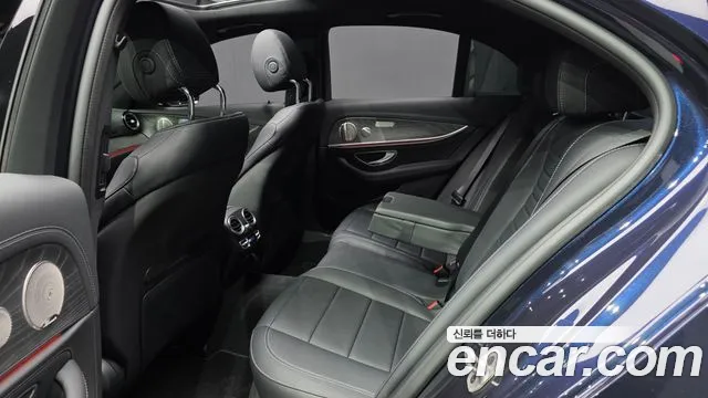 Mercedes-Benz E-Class 2023 — фото 11