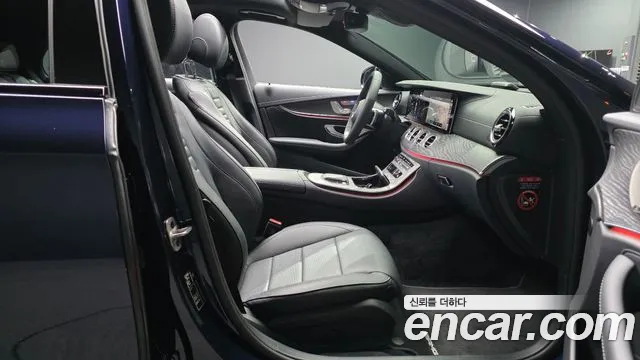 Mercedes-Benz E-Class 2023 — фото 12