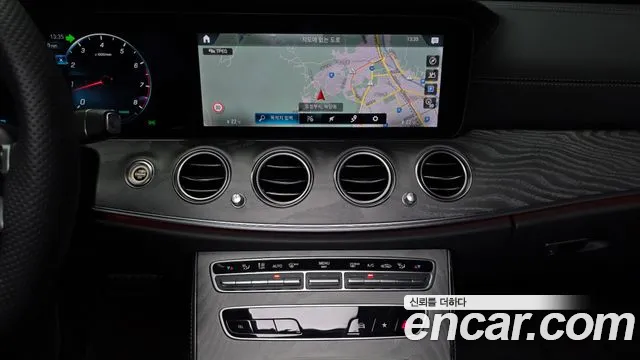 Mercedes-Benz E-Class 2023 — фото 14