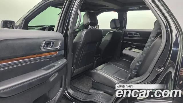 Ford Explorer 2017 — фото 18