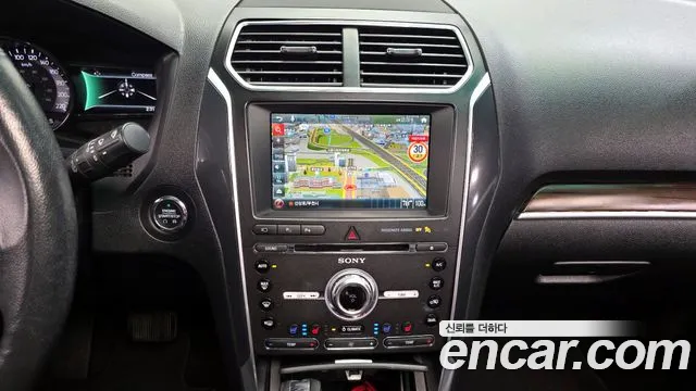 Ford Explorer 2017 — фото 14