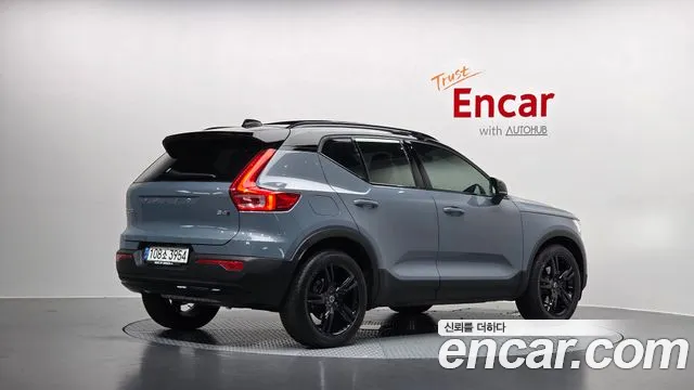 Volvo XC40 2022 — фото 2