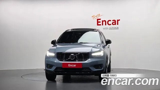 Volvo XC40 2022 — фото 3