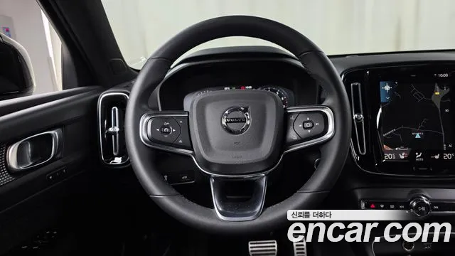 Volvo XC40 2022 — фото 13