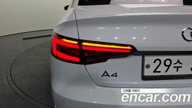 Audi A4 2018 — фото 9
