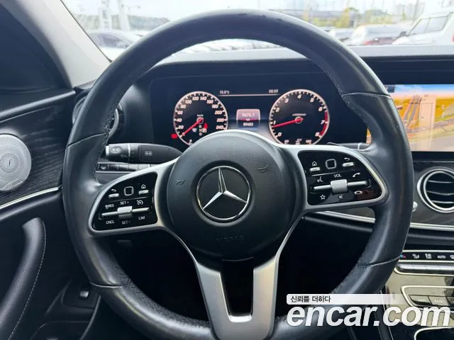 Mercedes-Benz E-Class 2019 — фото 12