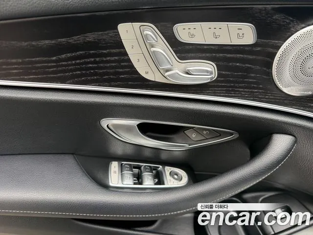 Mercedes-Benz E-Class 2019 — фото 16
