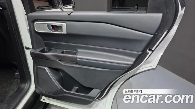 Ford Explorer 2020 — фото 15