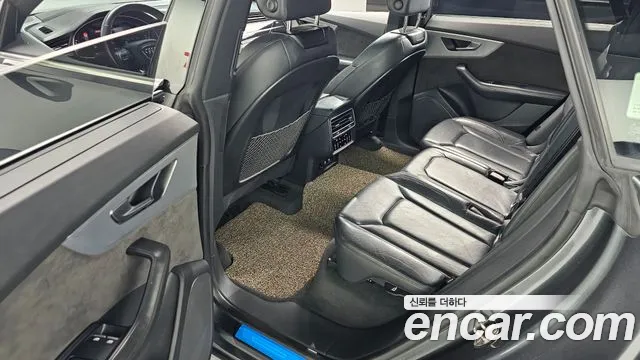 Audi Q8 2021 — фото 11