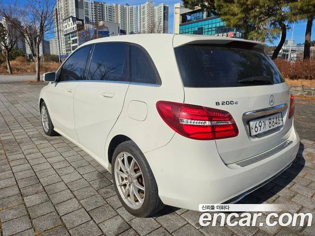 Mercedes-Benz B-Class 2017 — фото 5