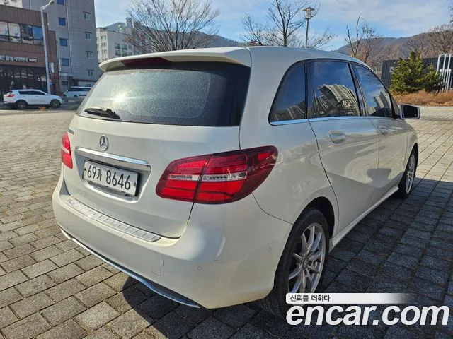 Mercedes-Benz B-Class 2017 — фото 7
